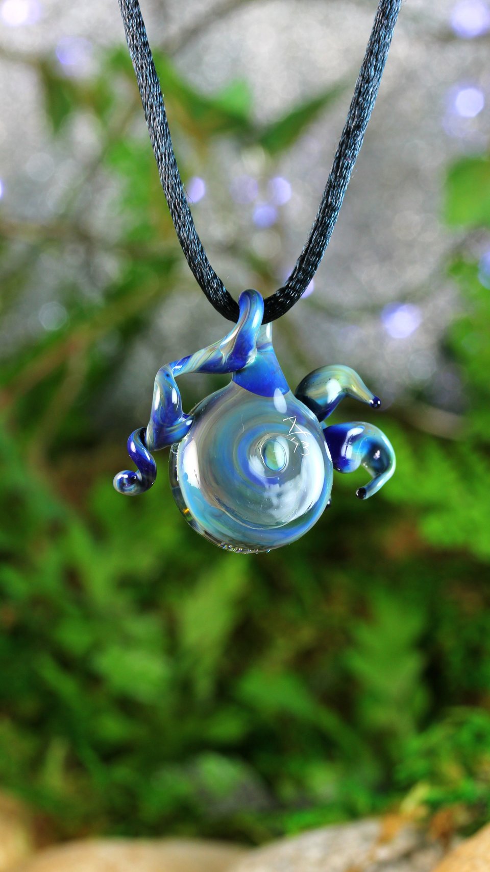 Lampwork Organic Nature Glass Jewelry // Borosilicate Glass // Boro Pendant // Glass Necklace // White Flower, Blue Detail // Z314