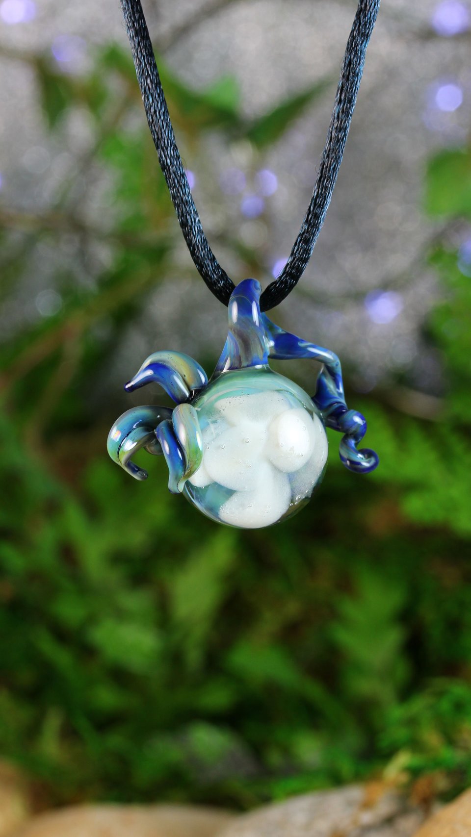 Lampwork Organic Nature Glass Jewelry // Borosilicate Glass // Boro Pendant // Glass Necklace // White Flower, Blue Detail // Z314