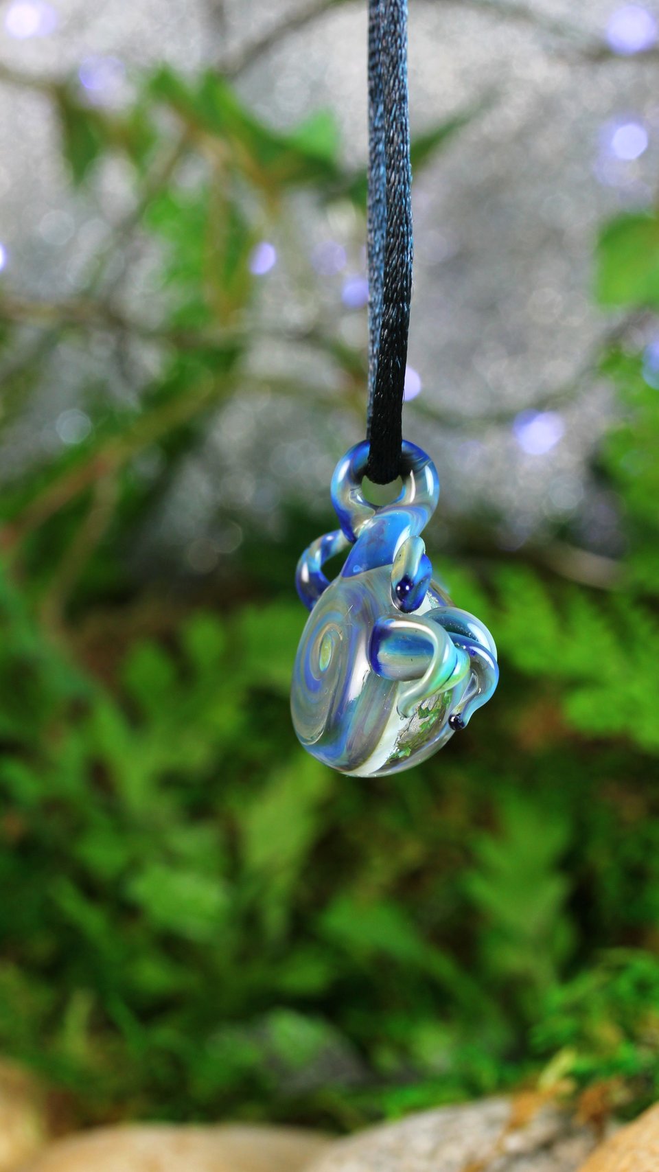 Lampwork Organic Nature Glass Jewelry // Borosilicate Glass // Boro Pendant // Glass Necklace // White Flower, Blue Detail // Z314