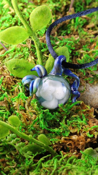 Lampwork Organic Nature Glass Jewelry // Borosilicate Glass // Boro Pendant // Glass Necklace // White Flower, Blue Detail // Z314